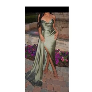 Green Sweetheart Slit Prom Gown